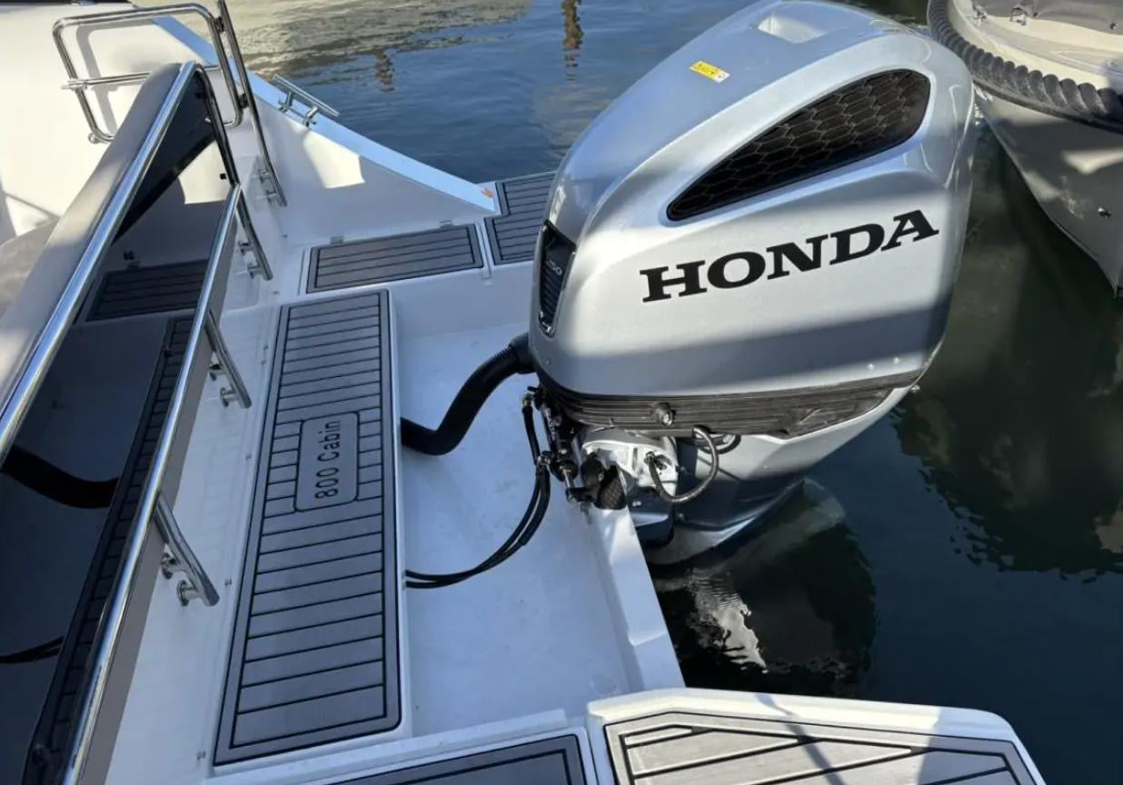 Maxima 800 Cabin Incl. Honda 250 HP- Price on request