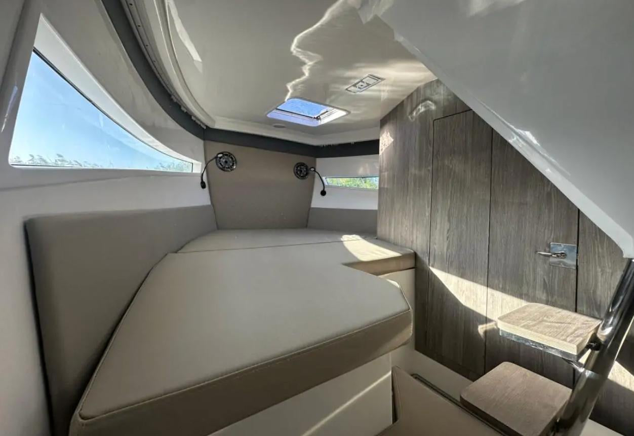 Maxima 800 Cabin Incl. Honda 250 HP- Price on request