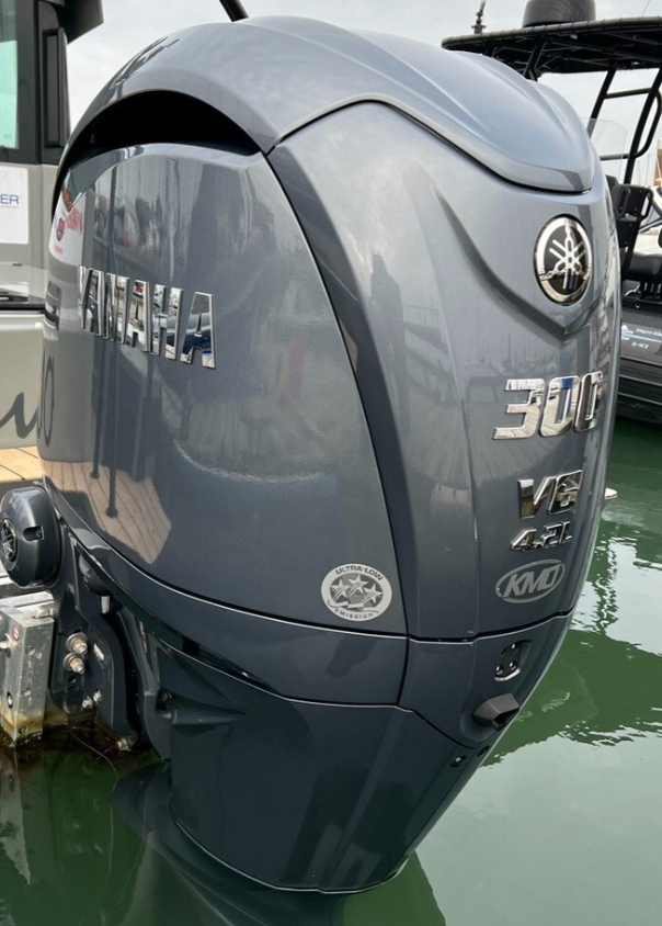 New Yamaha F300 NSB V6 4.2L Outboard Engine – Grey
