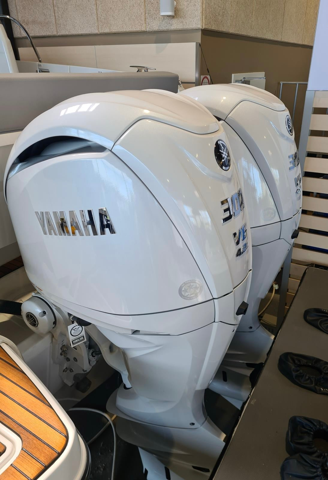 New Yamaha Outboard Engine F 300 NCB